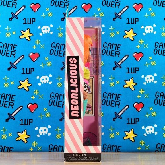 Lounge Series LOL Surprise Neonlicious OMG Outrageous Millennial Girls NIB - Picture 2 of 7